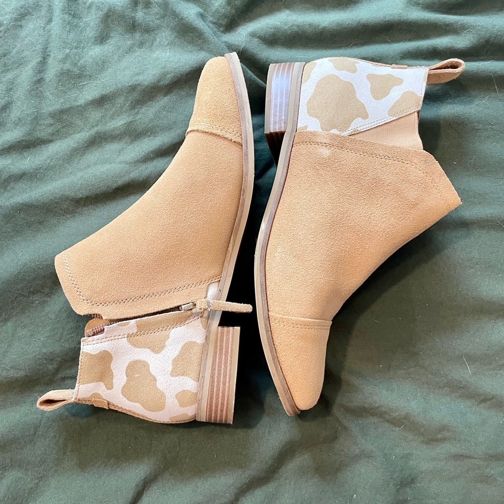 TOMS Reese Cow Print Pull On  Womens Brown Casual Boots